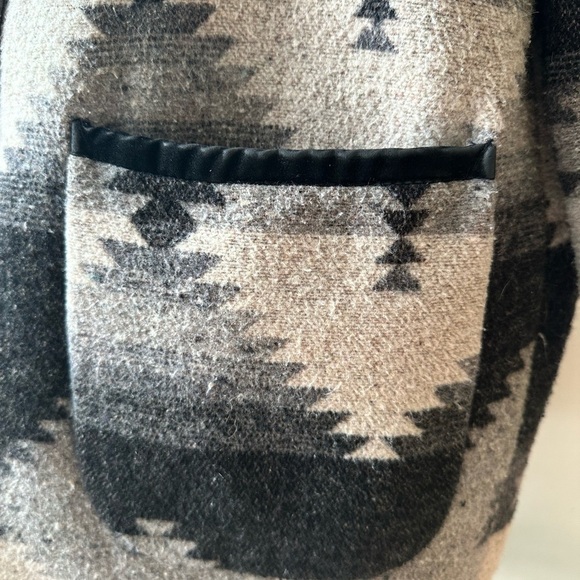 Women's Men’s Aztec Tribal Alpaca Wool Black and Gray Patterned Coat M L XL - Picture 3 of 13